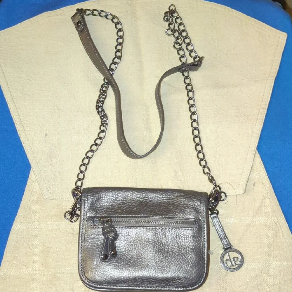 Audrey Brooke Metallic Leather Crossbody Bag NOW ONLY $25 - Picture 7 of 7